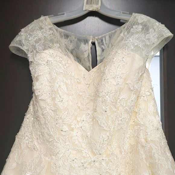 Pre-Owned Oleg Cassini Plus Size Wedding Dress - Picture 1 of 9